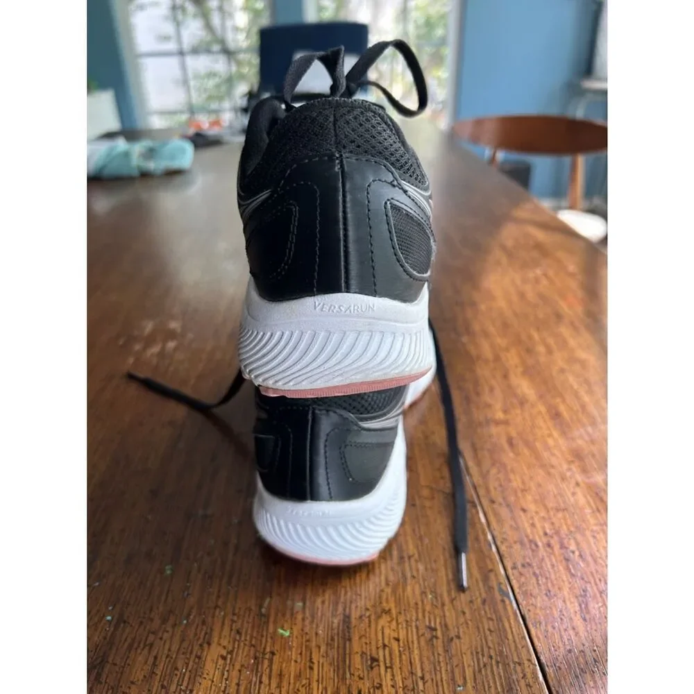 Saucony Black and White Women’s Athletic Running Shoes Sz 8 EUC S106281